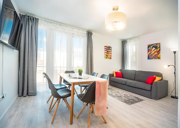 Sunlit Heaven 2-Bdr Apartments