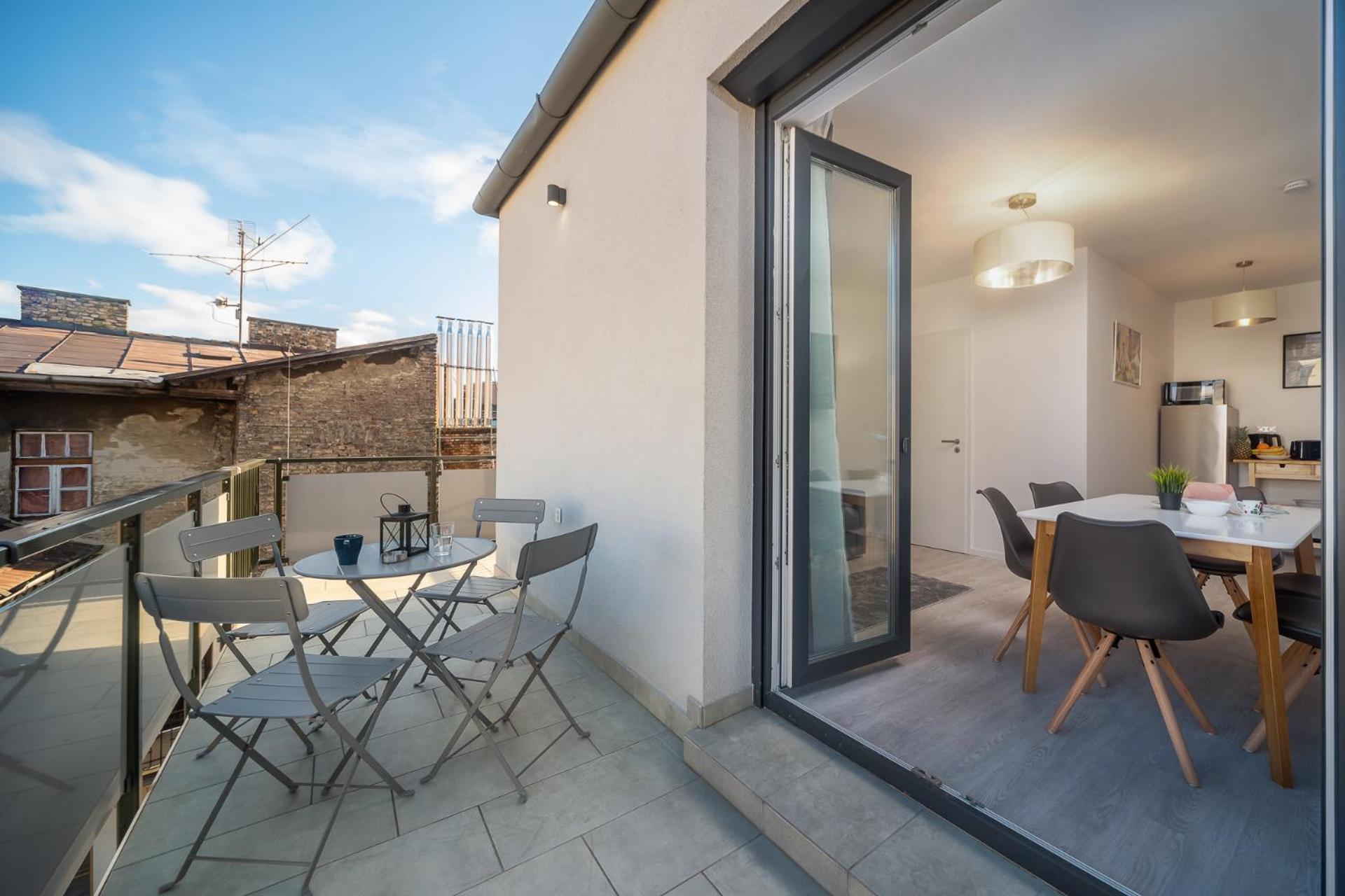 Sunlit Heaven 2-bdr Apartamento Budapest